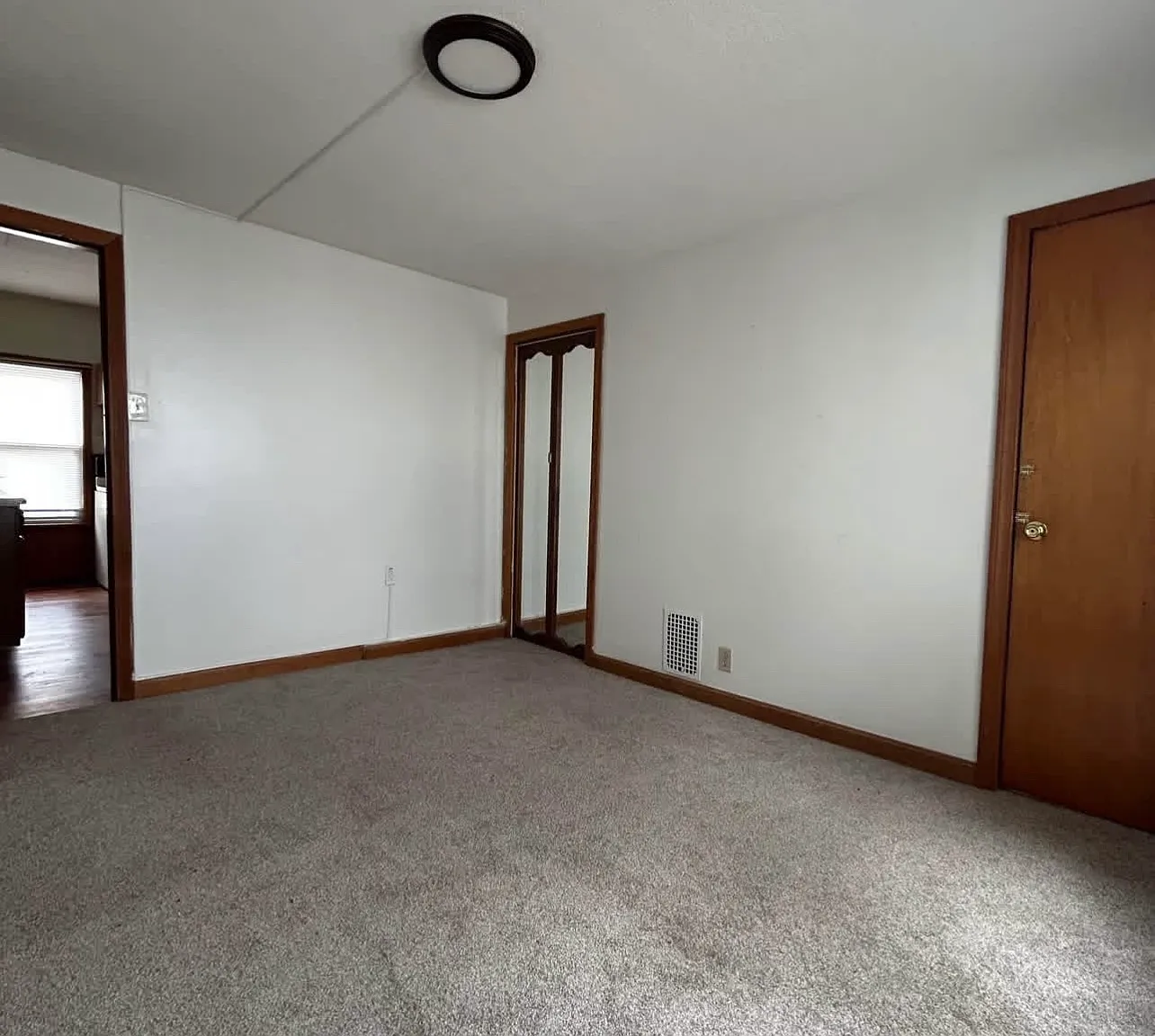 2 bed, 1067 sqft, $1,700 — Photo 3
