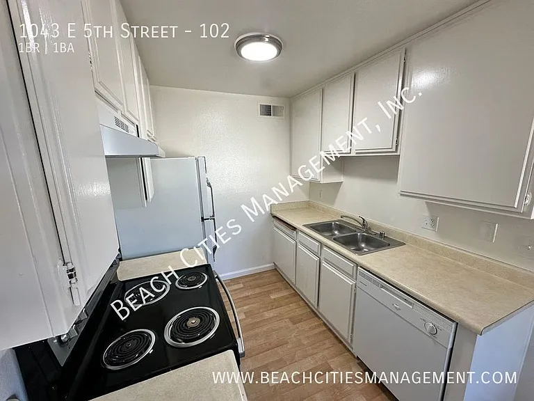1043 E 5th St #102 — Photo 17