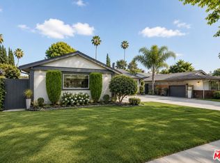 6626 Burnet Ave, Van Nuys, CA 91405