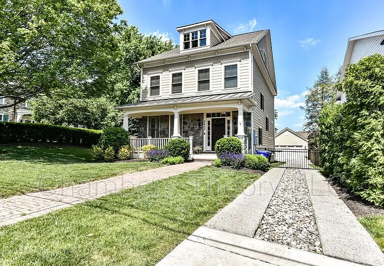 2453 N Jefferson St — Photo 3