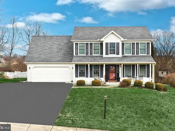 276 Abbey Dr, Mount Wolf, PA 17347