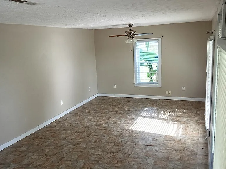 310 Arrowhead St — Photo 4