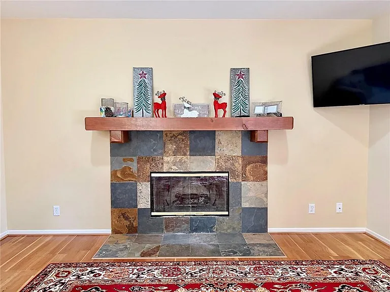 2317 Woodland Dr — Photo 7