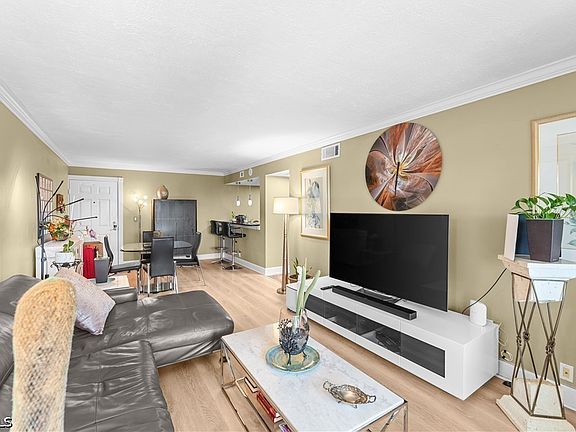 3rd image of 2885 Palm Beach Blvd #507