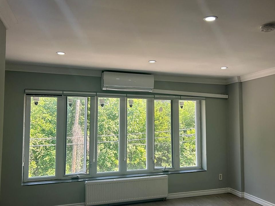 1st image of 552 Sheppard Ave W APT 2