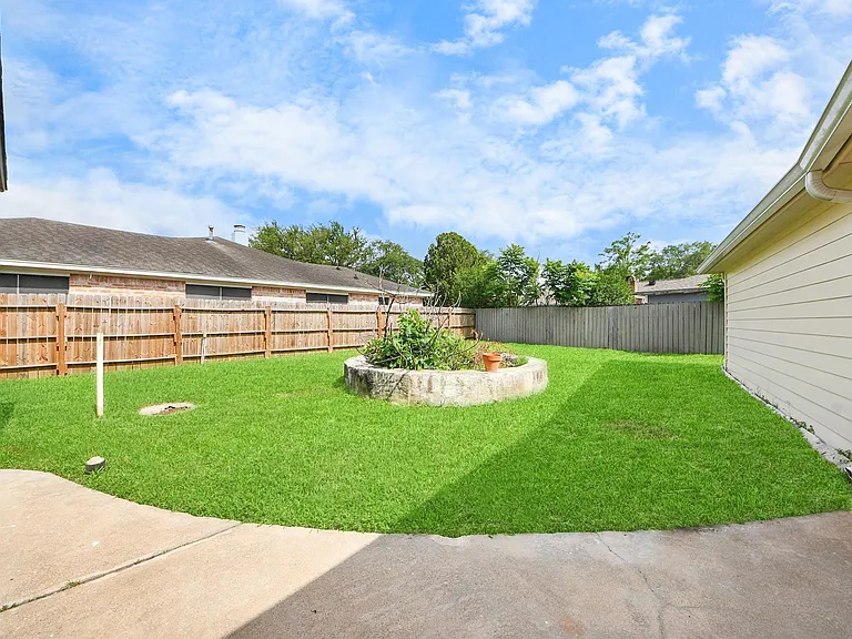 11411 Briar Forest Dr — Photo 10