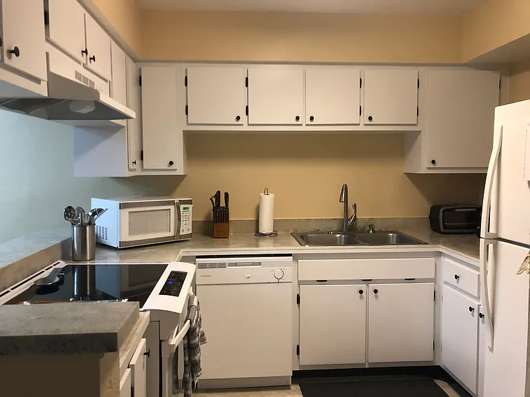 4411 SW 34th St #301 — Photo 5