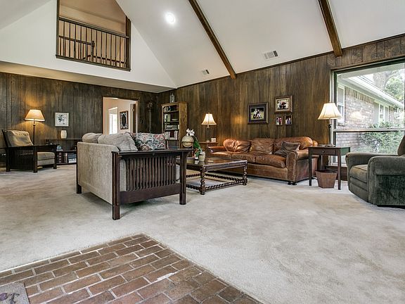 5th image of 1207 Green Leaf Ln