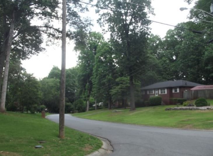 2nd image of 656 Walnut Cir SW