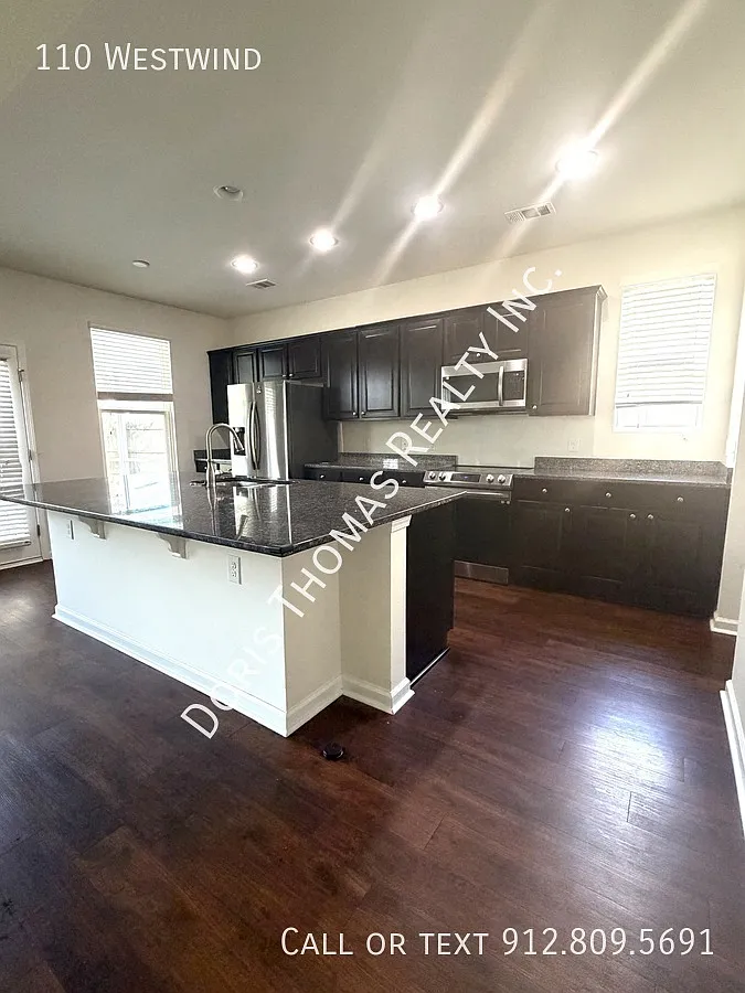 Large Executive Home Pooler GA — Photo 3