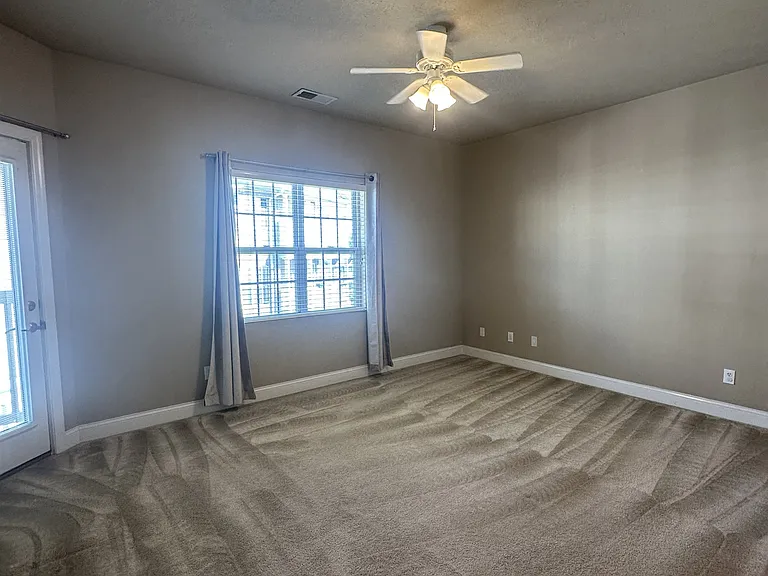 2537 Suncrest Vlg — Photo 9
