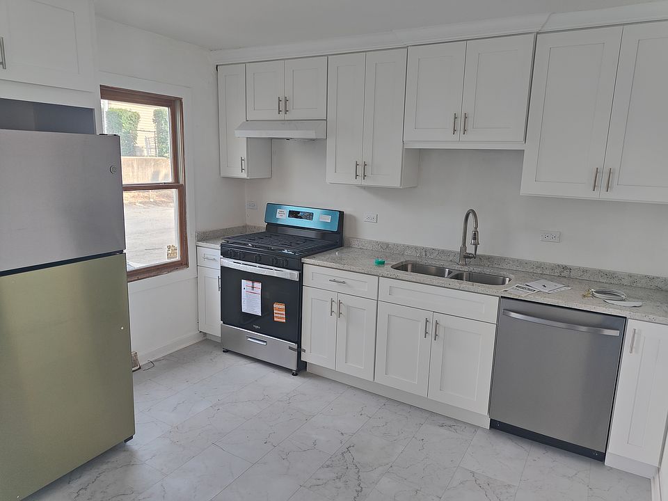 1st image of 563 Lynn Ct Unit A