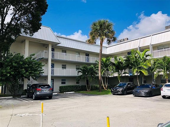 2nd image of 2960 Riverside Drive #312