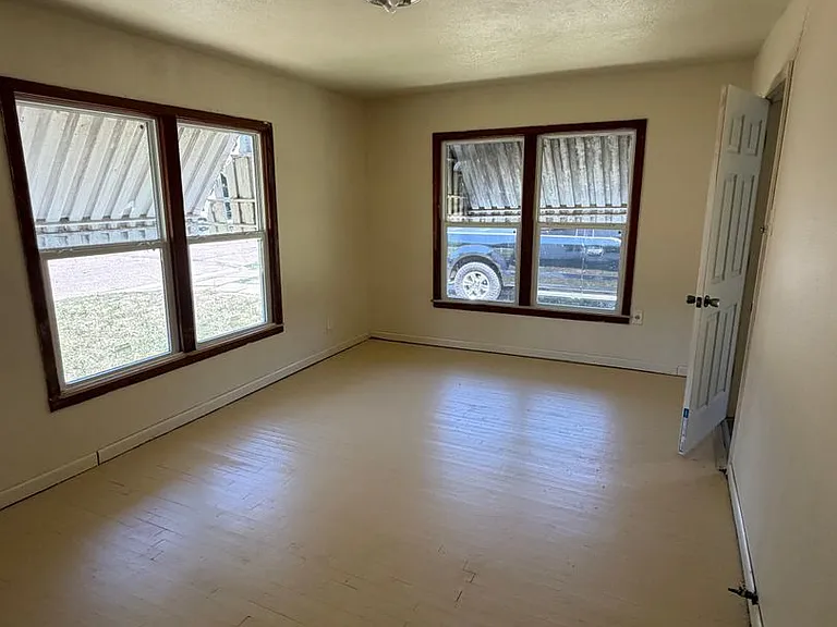 3833 Rolando Ave — Photo 9