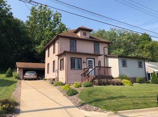 711 Davidson St NW, Elkader, IA 52043