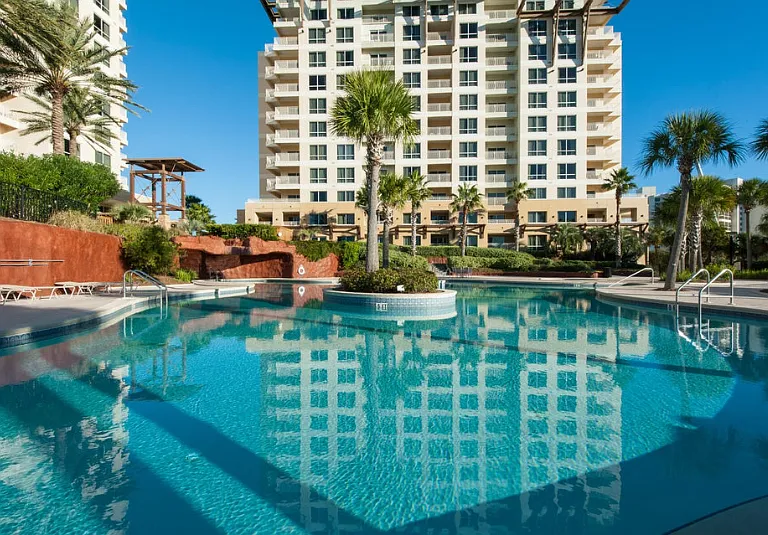 Luau Towers & Pool