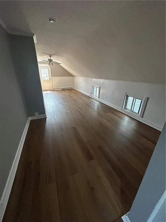 3 bed, 1.0 bath, 1080 sqft, $1,900 — Photo 1