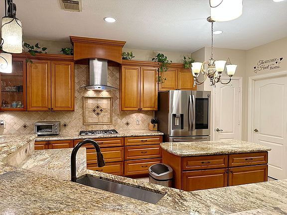 2nd image of 605 Canyon Crest Dr