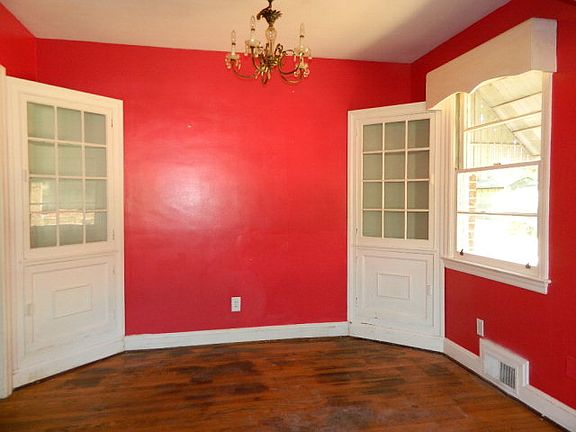 2nd image of 2724 Lakewood Dr