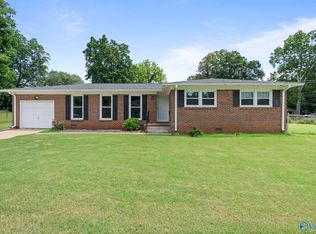 3200 W Helena Dr NW, Huntsville, AL 35810