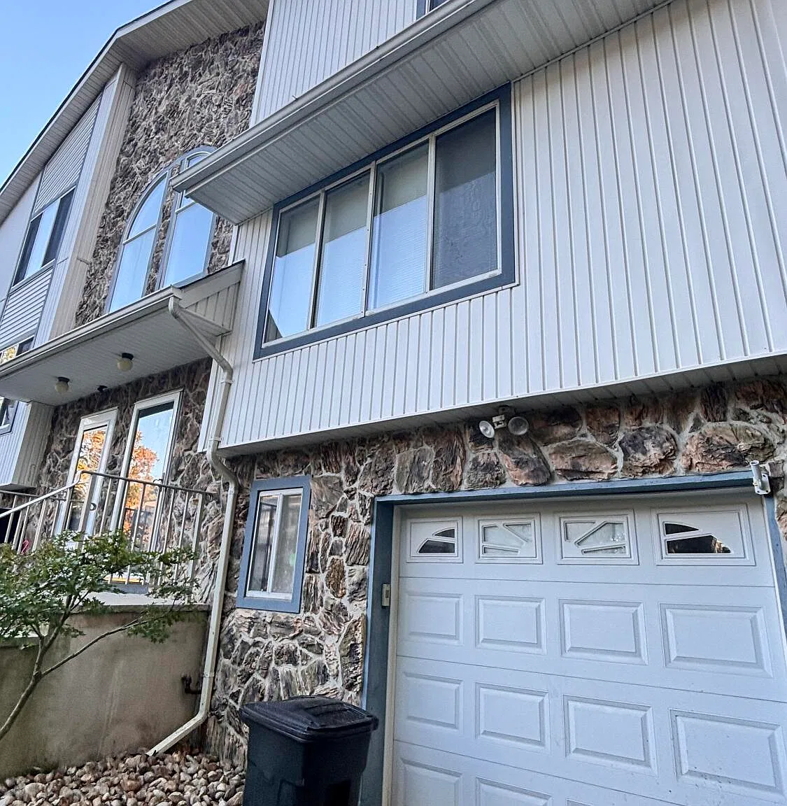 3 bed, 2.5 bath, 2009 sqft, $3,650 — Photo 1
