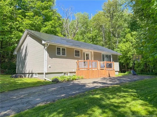 108 Sharkey St, Woodstock, NB E7M 2R2