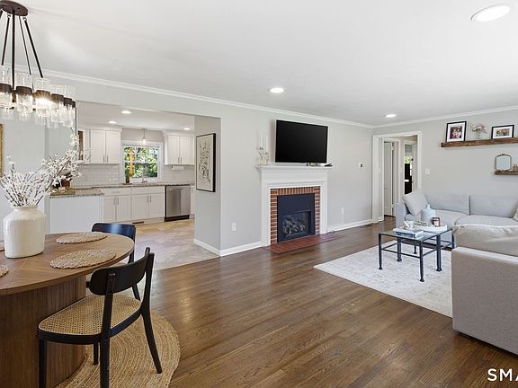 3rd image of 22 Rockledge Drive