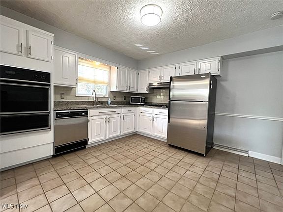 5th image of 1585 Hilda St