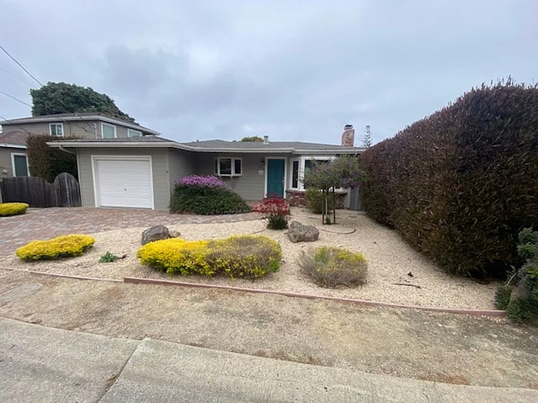 920 Crest Ave — Photo 1