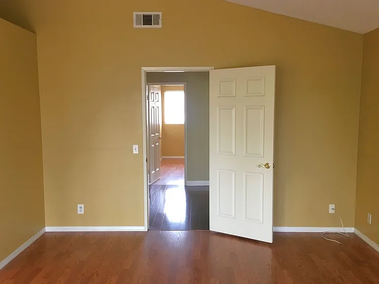 1349 Crestmont Dr — Photo 16
