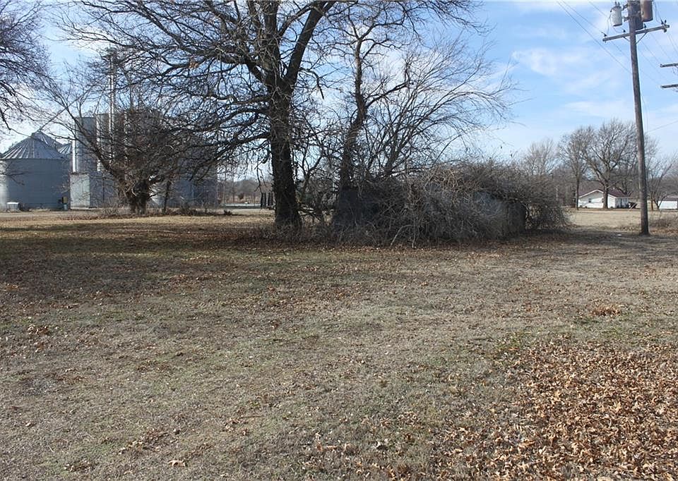 2nd image of 0 W Pine St