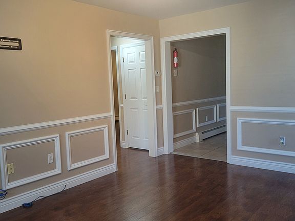 3rd image of 72 Steinberg Ave #1