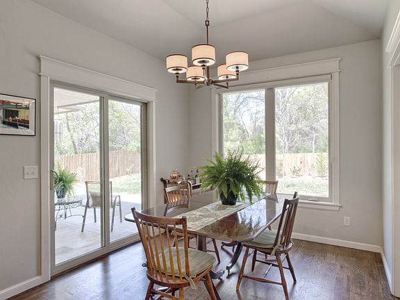 Kitchen dining