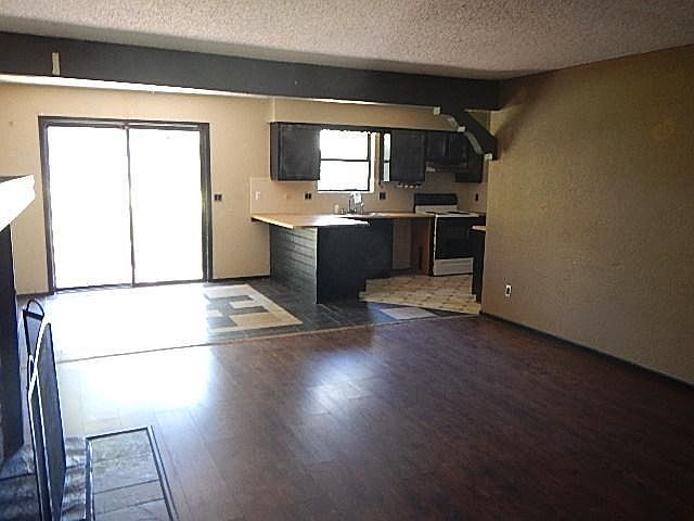 6901- living room