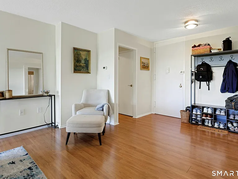 44 Strawberry Hill Ave #5C — Photo 8