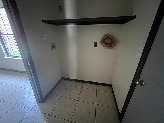4th image of 239 Gilbert Ave #239