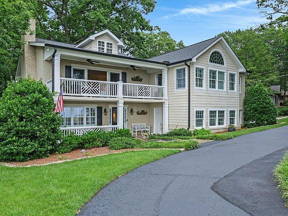 3rd image of 121 N Palisades Dr