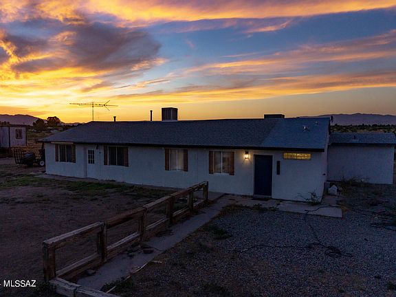 2nd image of 1868 W Hunting Camp Ln