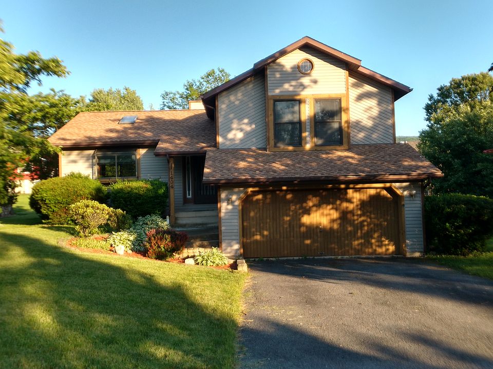 2nd image of 1404 Estate Dr
