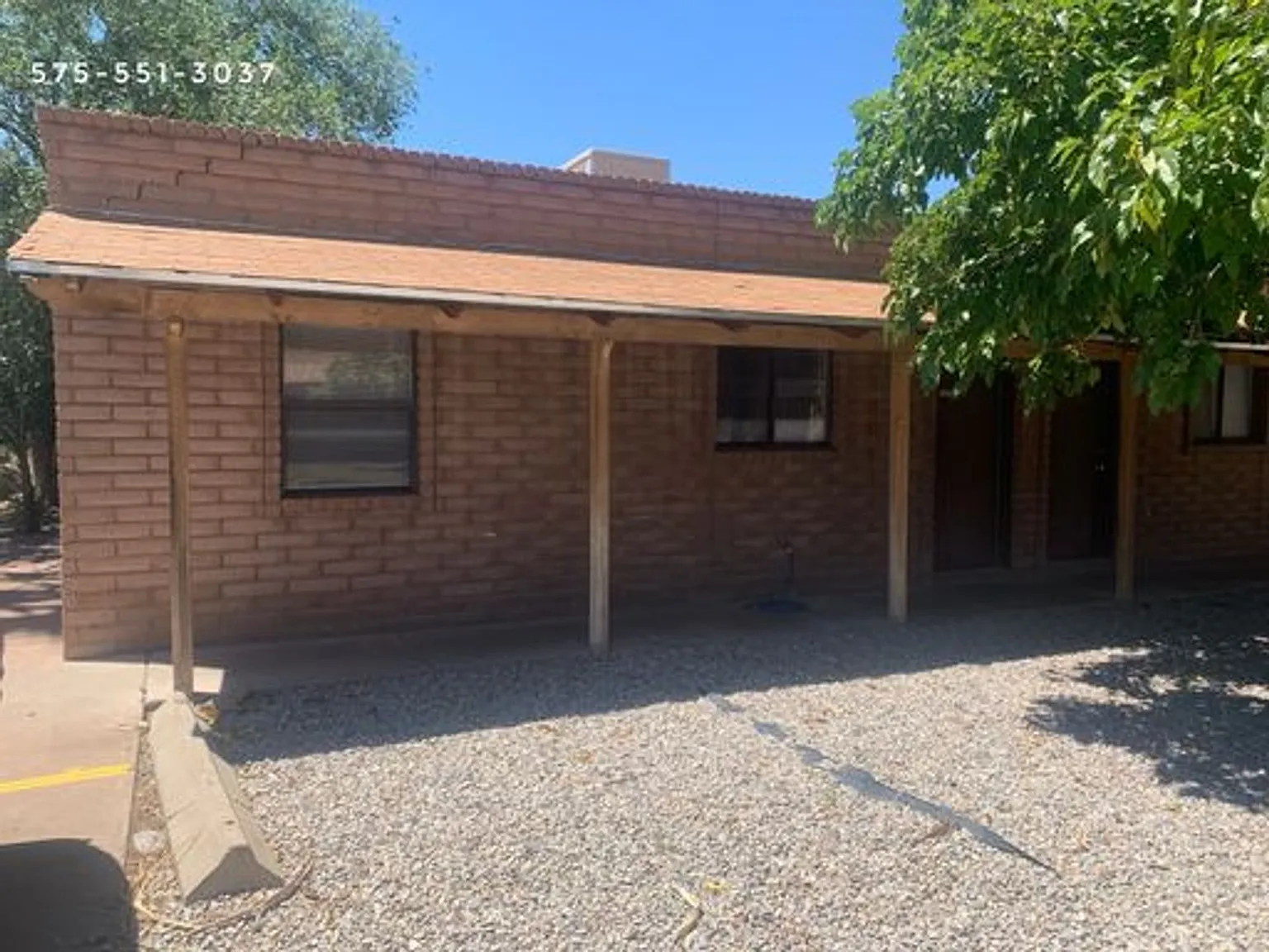 4-plex unit 2 bedroom, 1 bathroom + private back yard — Photo 1