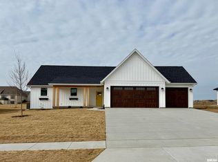 5160 Pinecreek Ln, Bettendorf, IA 52722