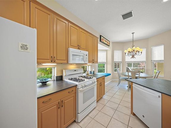 3rd image of 6923 Lennox Pl