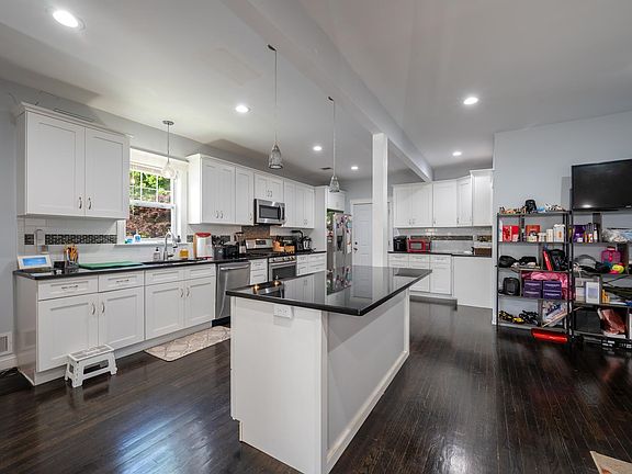 4th image of 188 Brighton Ave