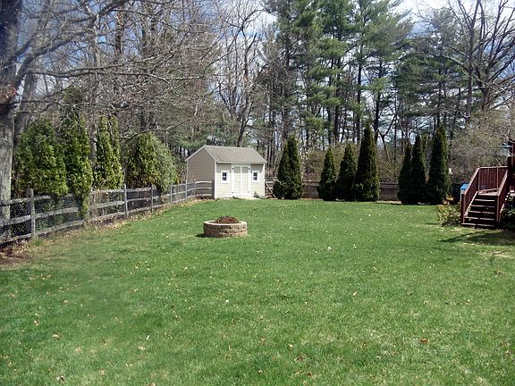 4th image of 16 Holbrook Dr