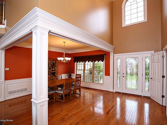 2-story foyer and open dining room