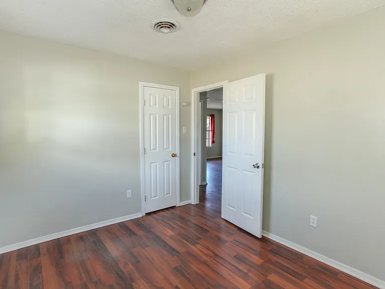 1406 S Goliad St #A — Photo 6