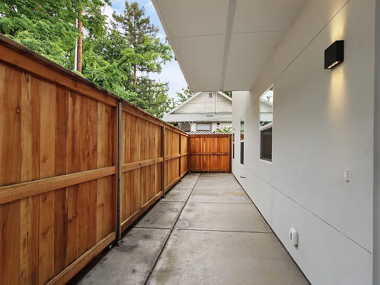 1823 Victorian Aly #1 — Photo 8