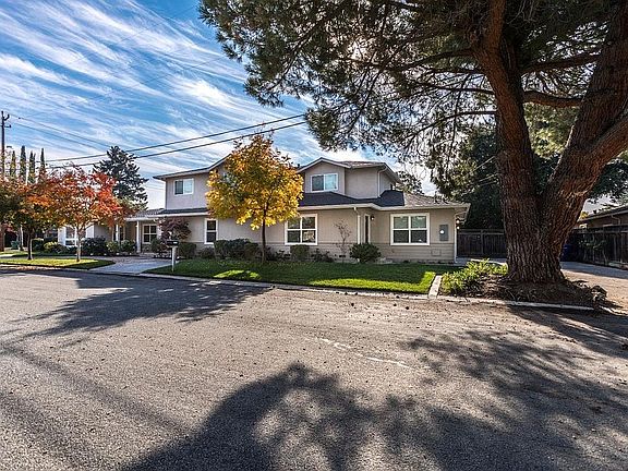 2nd image of 1280 Juanita Way