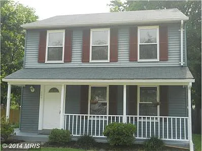 345 Winterberry Dr photo 1