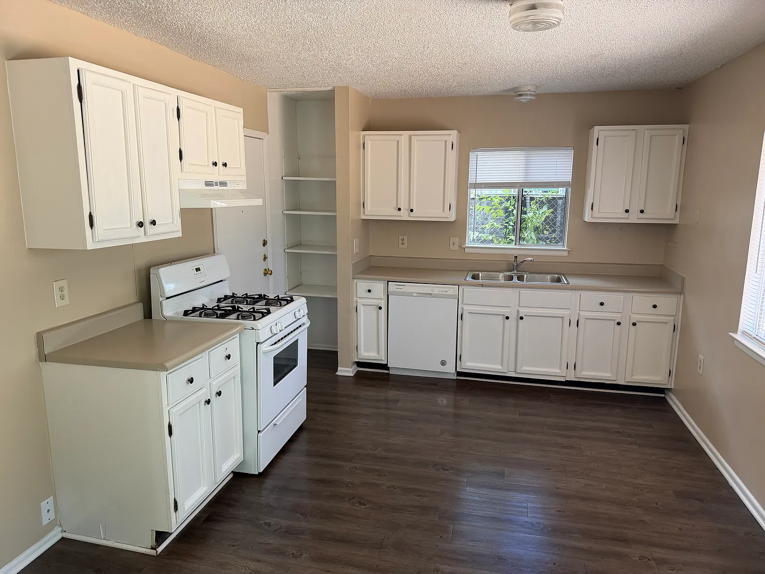 3 bed, 1134 sqft, $1,395 — Photo 4